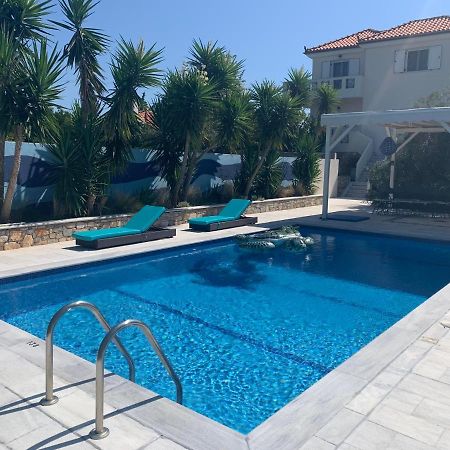 Alónnisos Chiqui Luxury Apartments מראה חיצוני תמונה