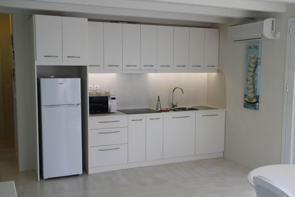 Alónnisos Chiqui Luxury Apartments מראה חיצוני תמונה