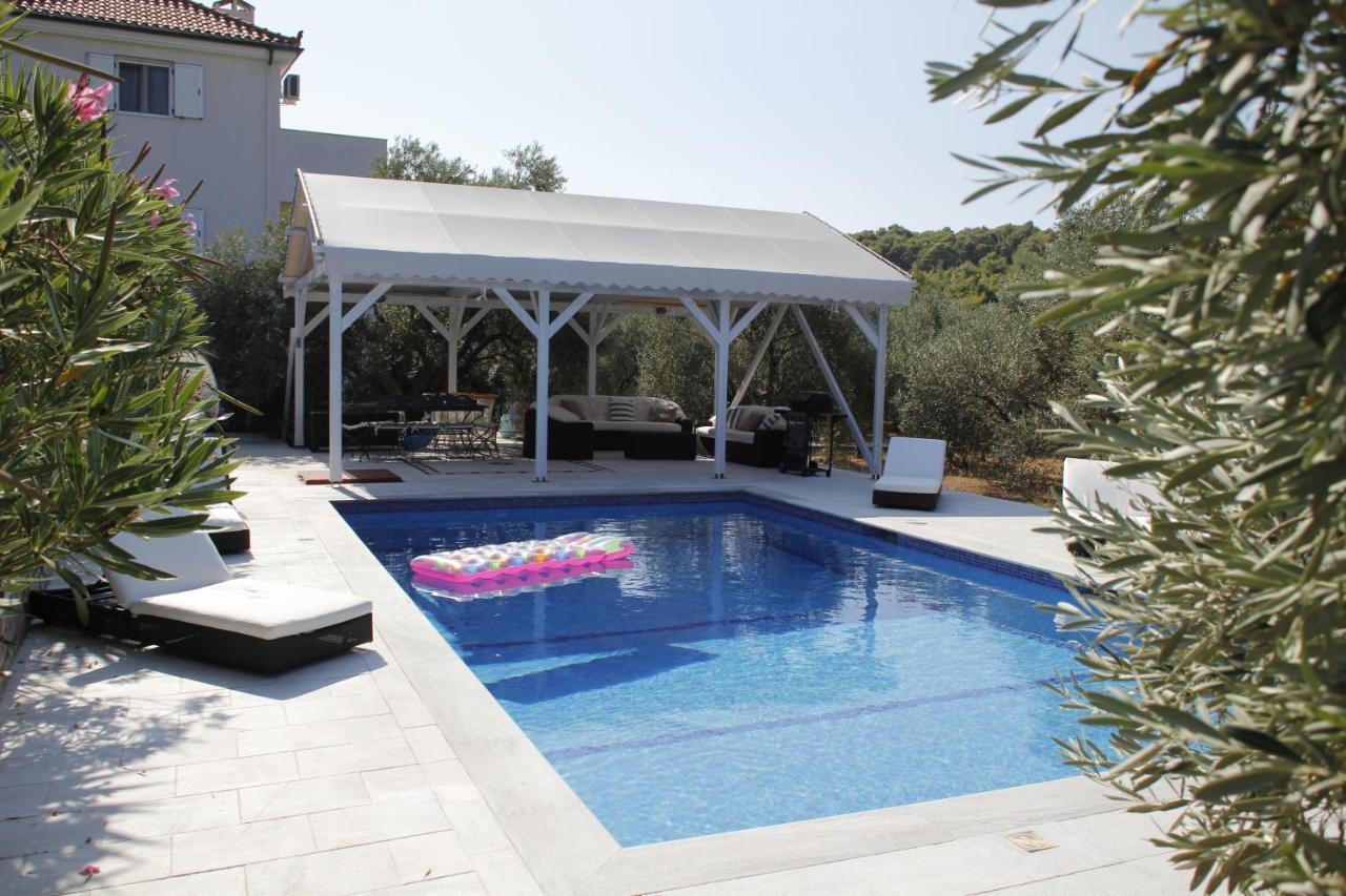 Alónnisos Chiqui Luxury Apartments מראה חיצוני תמונה